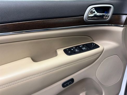 Used 2018 Jeep Grand Cherokee Limited w/ Trailer Tow Group IV image 35