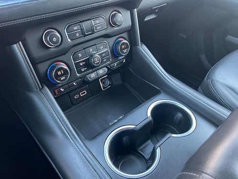 Used 2022 Chevrolet Suburban LT w/ LT Signature Package image 33