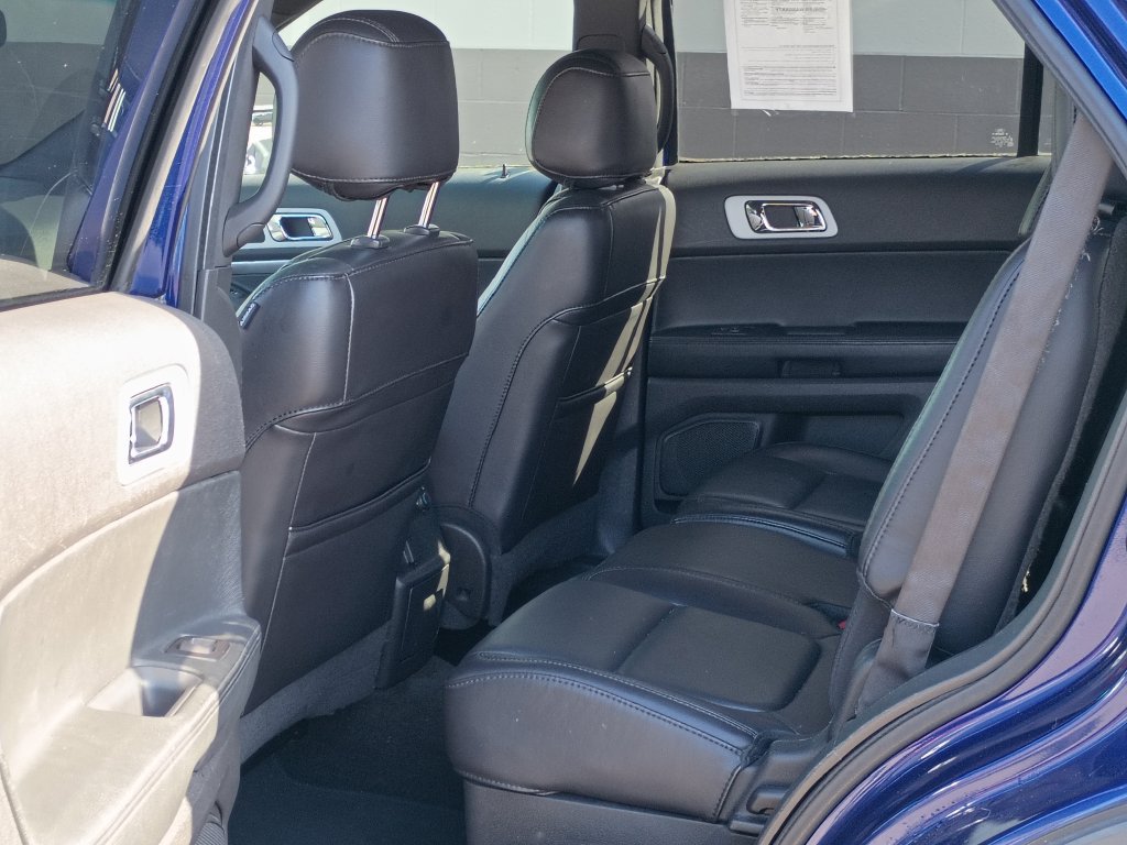Used 2014 Ford Explorer XLT w/ Equipment Group 202A AWD/4WD image 16
