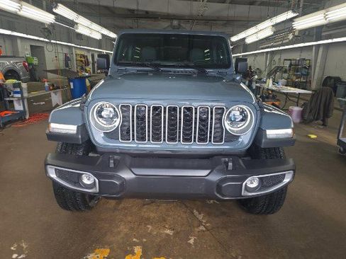 Used 2025 Jeep Wrangler Sahara image 2