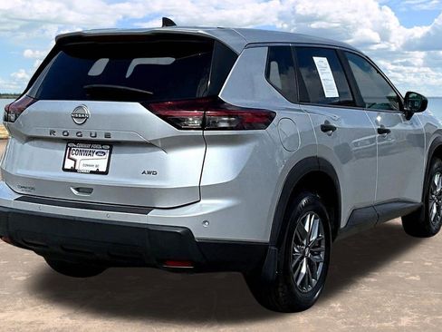 Used 2024 Nissan Rogue S image 8