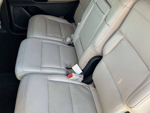 Used 2024 Ford Explorer Limited image 7