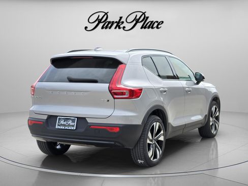 Used 2025 Volvo XC40 B5 Plus AWD/4WD image 6