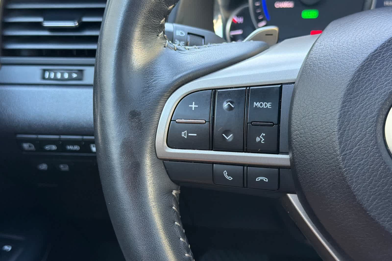 Used 2022 Lexus RX 450h AWD w/ Luxury Package image 27