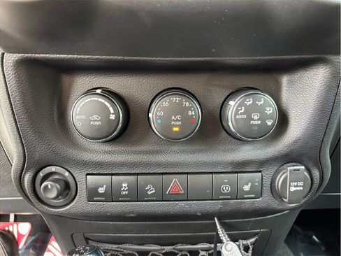 Used 2016 Jeep Wrangler Unlimited Rubicon AWD/4WD image 24