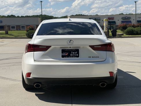 Used 2016 Lexus IS 200t RWD image 17
