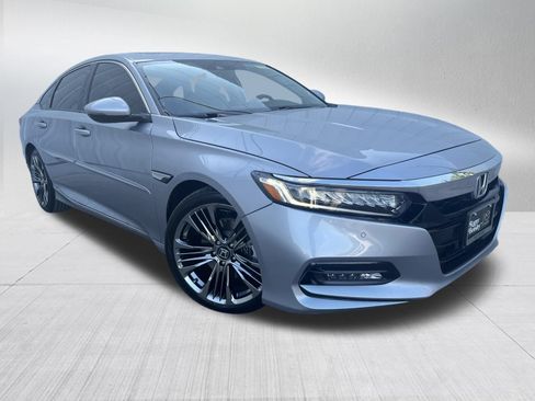 Used 2018 Honda Accord Touring image 3