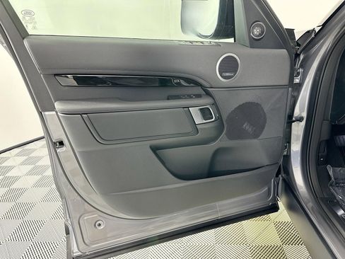 Used 2025 Land Rover Discovery S image 14