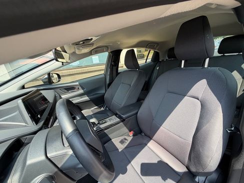 Used 2025 Toyota Prius LE FWD image 11