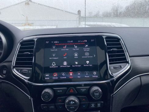 Used 2022 Jeep Grand Cherokee Limited image 17