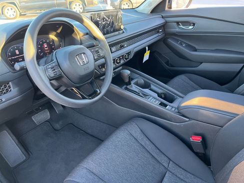 Used 2025 Honda Accord SE image 18