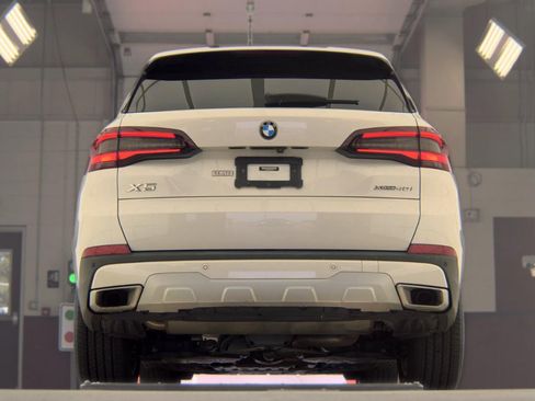 Used 2021 BMW X5 M50i w/ Executive Package AWD/4WD image 3