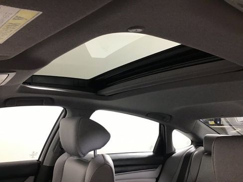 Used 2019 Honda Accord EX image 13