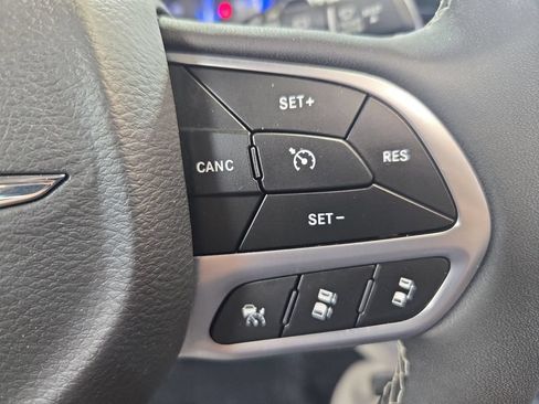 Used 2024 Chrysler Pacifica Touring-L FWD image 21