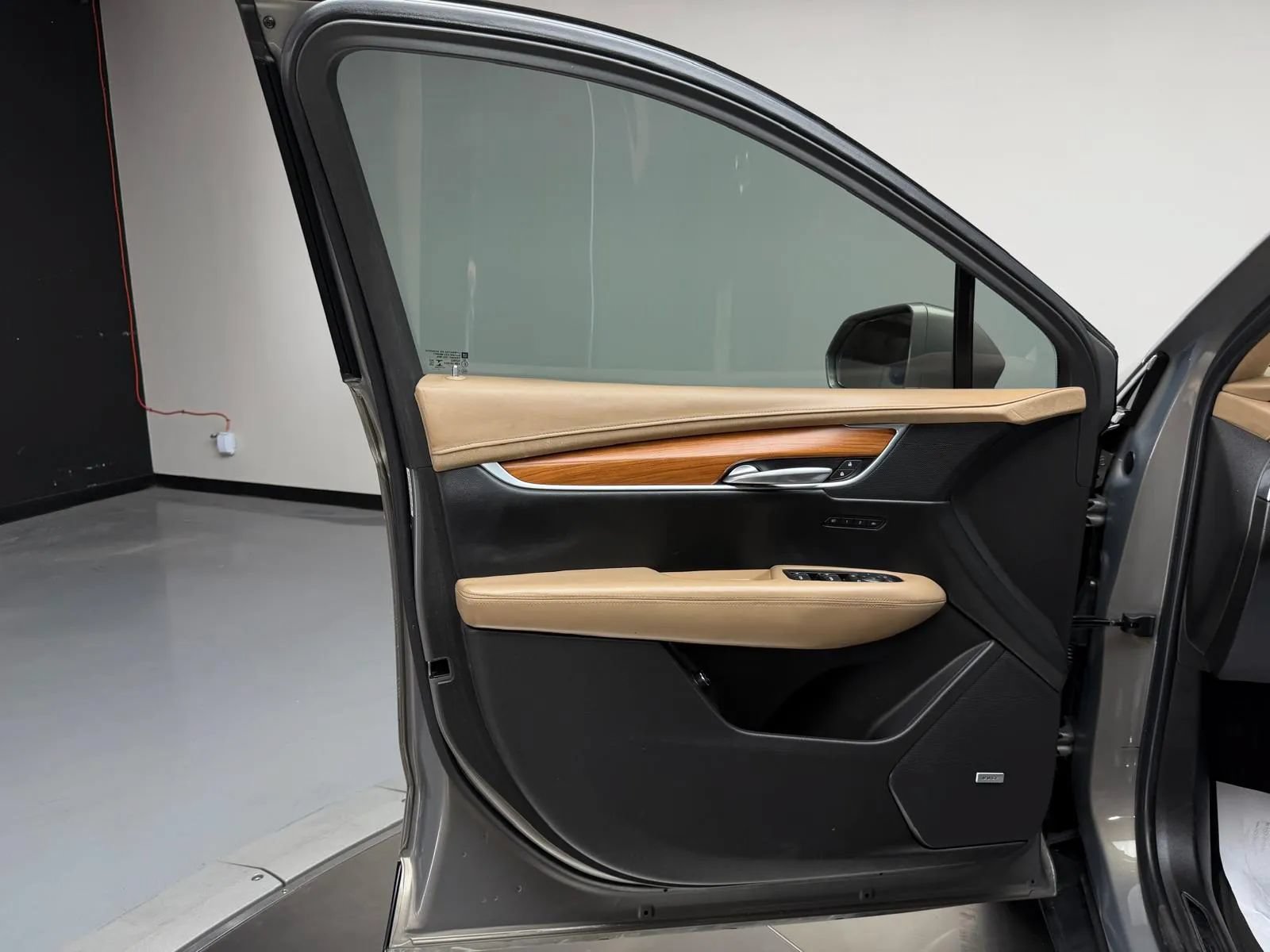 Used 2018 Cadillac XT5 Platinum AWD/4WD image 24