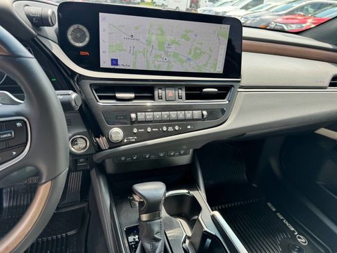 Used 2024 Lexus ES 300h Ultra Luxury w/ Accessory Package (Z2) FWD image 13