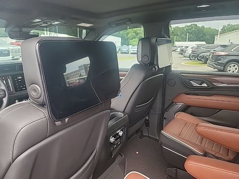 Used 2023 GMC Yukon Denali Ultimate AWD/4WD image 21