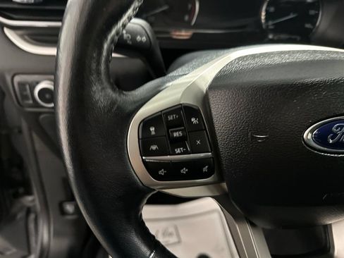 Used 2022 Ford Explorer XLT w/ Equipment Group 202A AWD/4WD image 16