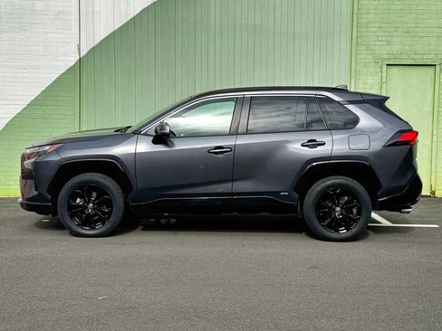 Used 2022 Toyota RAV4 SE w/ Convenience Package AWD/4WD image 5