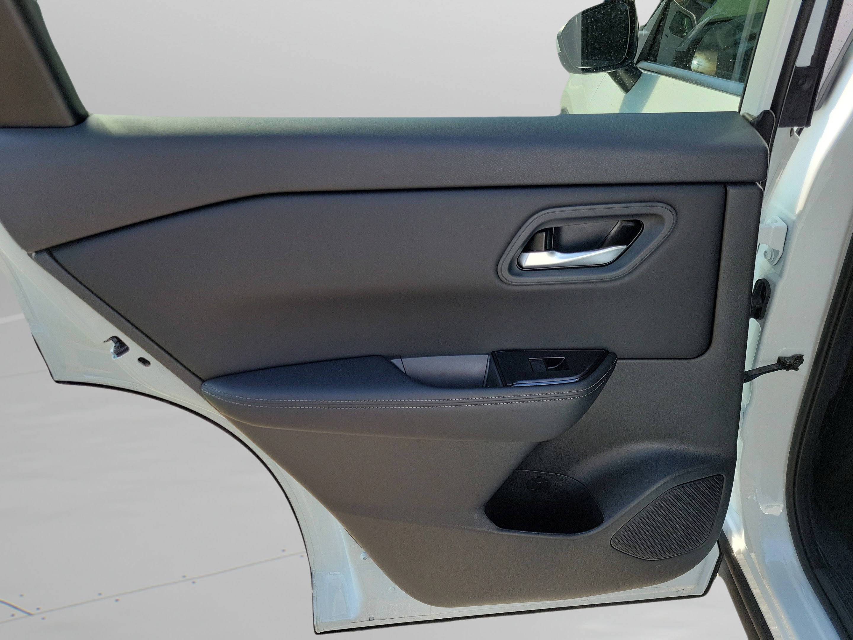 Certified 2026 Nissan Rogue SV FWD image 6