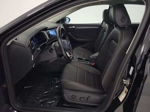 Used 2024 Volkswagen Jetta SE FWD image 11