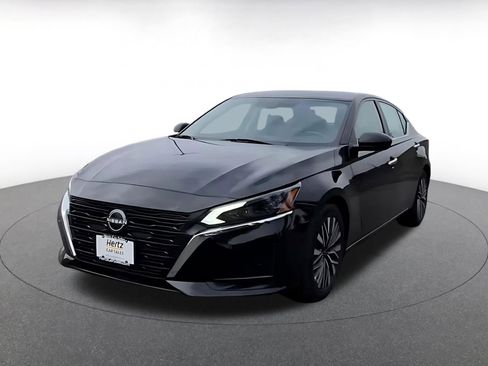 Used 2025 Nissan Altima 2.5 SV FWD image 7