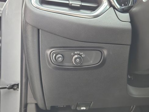 Used 2023 Chevrolet Equinox LT w/ Driver Convenience Package image 19