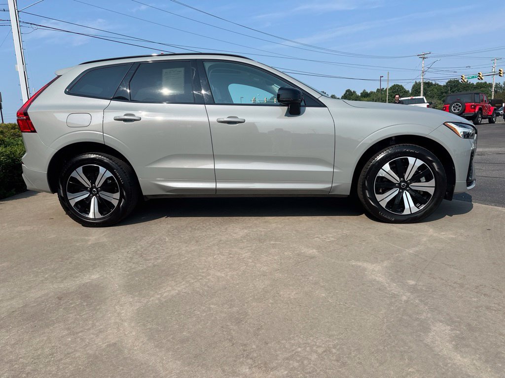 Certified 2025 Volvo XC60 T8 Core w/ Protection Package Premier AWD/4WD image 4