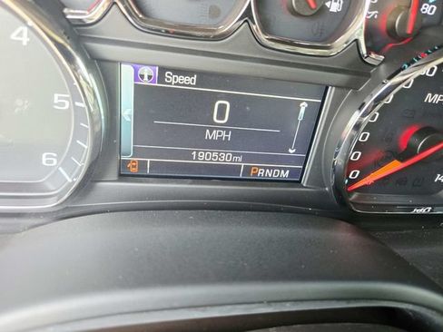 Used 2015 Chevrolet Suburban LT RWD image 26