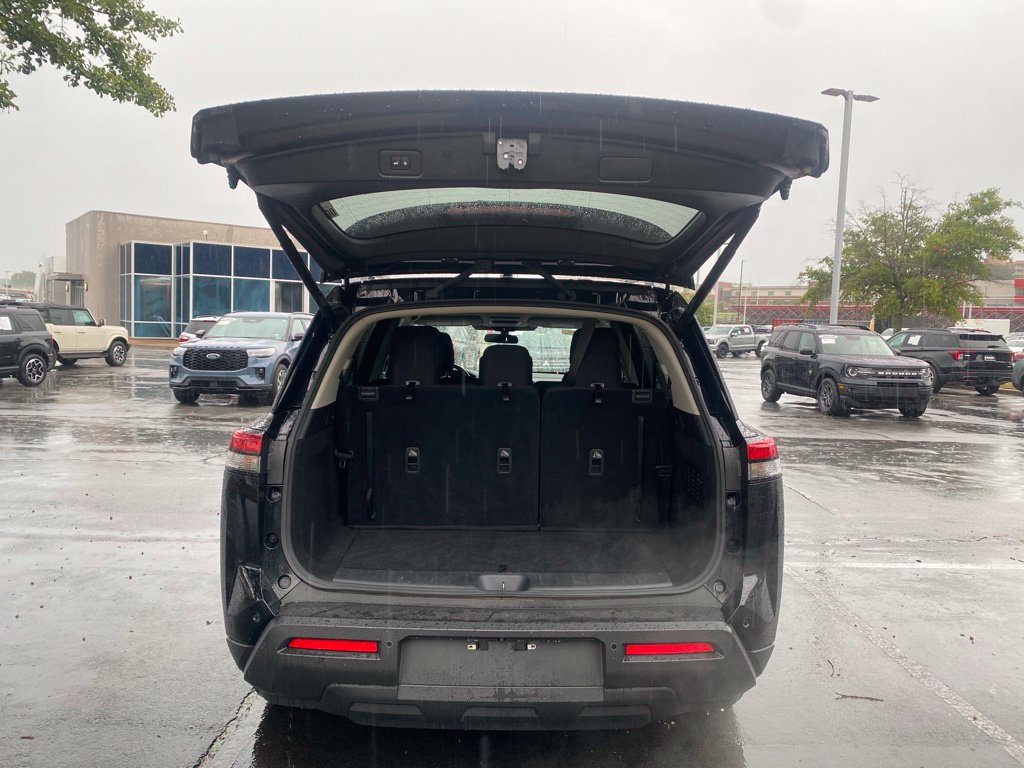 Used 2025 Nissan Pathfinder SV FWD image 9