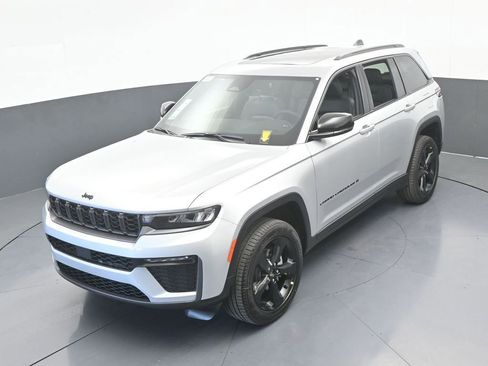 New 2026 Jeep Grand Cherokee Limited w/ Limited Altitude Package RWD image 41