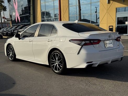 Used 2023 Toyota Camry SE image 3