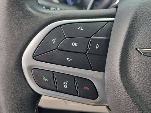 Used 2023 Chrysler Pacifica Touring-L FWD image 19