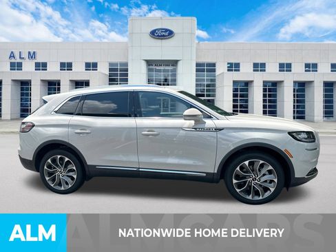 Used 2023 Lincoln Nautilus Reserve w/ Luxury Package AWD/4WD image 4