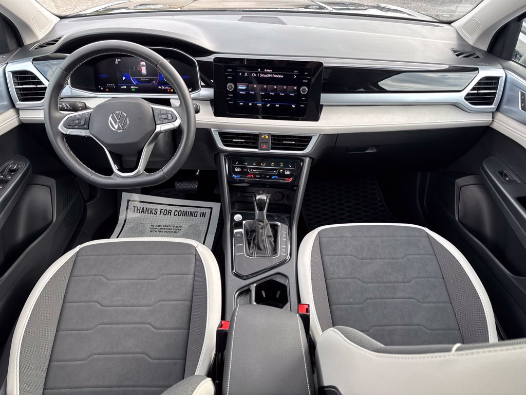 Certified 2025 Volkswagen Taos SE w/ Panoramic Sunroof Package FWD image 29
