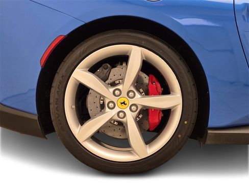 Used 2019 Ferrari Portofino image 7