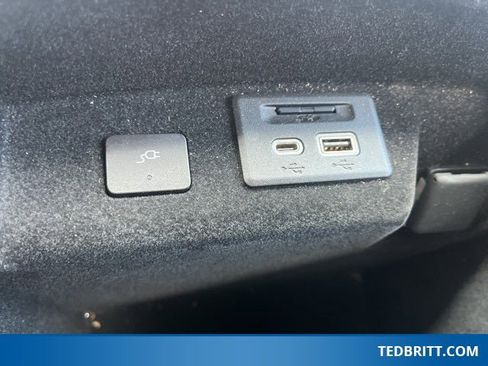 Used 2021 Cadillac Escalade ESV Luxury image 43