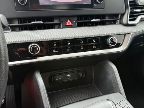 Used 2025 Kia Sportage LX FWD image 19