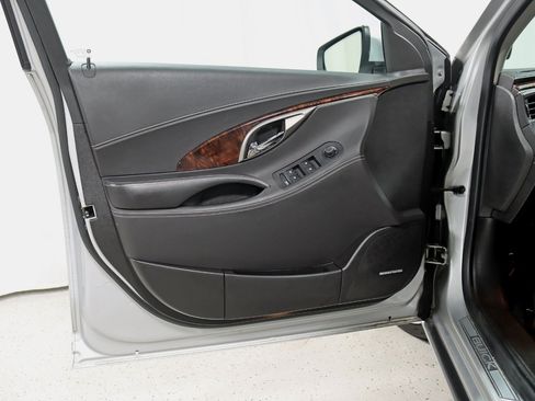 Used 2012 Buick LaCrosse Touring FWD image 32