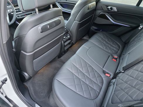 Used 2024 BMW X5 xDrive40i w/ Premium Package image 16