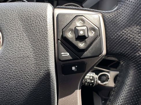 Used 2017 Toyota Tacoma Limited w/ Tow Package AWD/4WD image 18