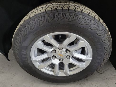 Used 2025 Chevrolet Silverado 1500 LT AWD/4WD image 9