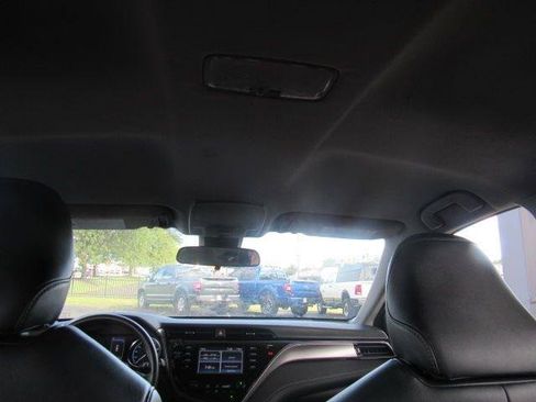 Used 2019 Toyota Camry SE FWD image 14