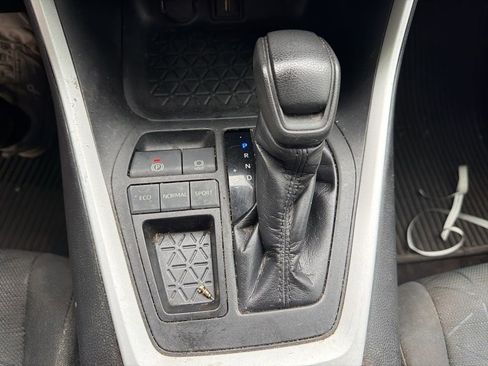 Used 2020 Toyota RAV4 XLE FWD image 13