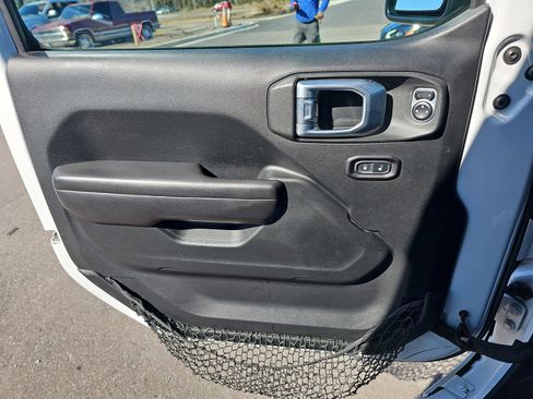 Used 2018 Jeep Wrangler Unlimited Sport S image 28