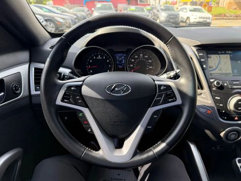 Used 2017 Hyundai Veloster Value Edition FWD image 24