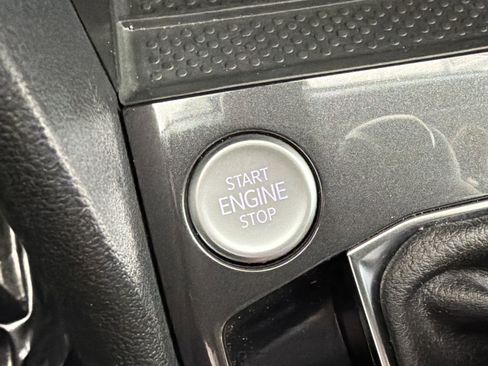 Certified 2024 Volkswagen Tiguan SE image 25