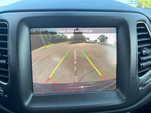 Used 2020 Jeep Compass Trailhawk AWD/4WD image 18