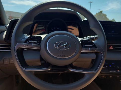Used 2023 Hyundai Elantra SEL FWD image 22