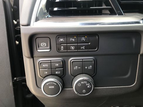 Used 2025 Chevrolet Tahoe LS AWD/4WD image 23